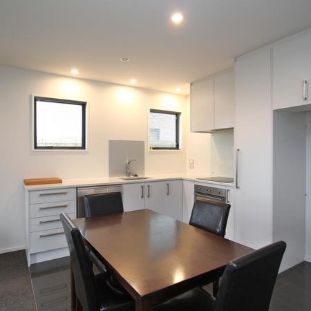 Three Bedroom Townhouse in Faringdon - Photo 5