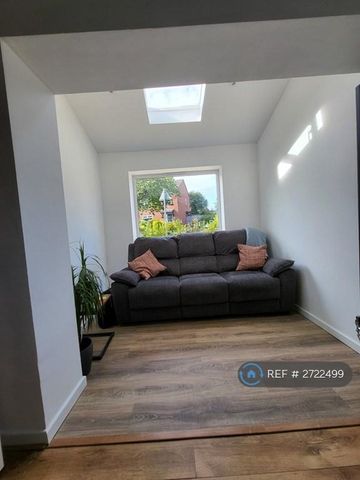 2 bedroom end of terrace house to rent - Photo 4