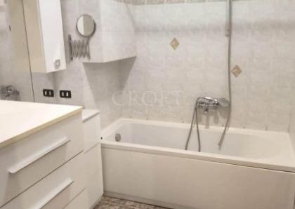 Monteverde Vecchio: Modern 2 bedroom, 2 bath, large living room, separate kitchen. Bright, silent, parquet floors, situated in lovely period building, excellent area, near park. Ref. 2364.