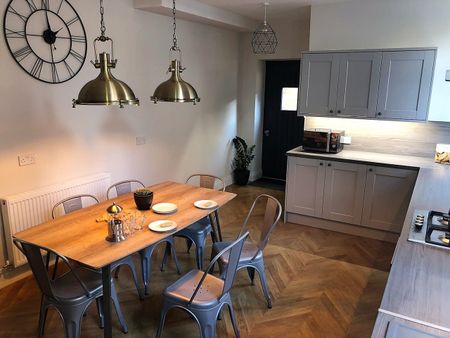 6 Bed Semi-Detached House, Crookesmoor Road, S6 - Photo 4