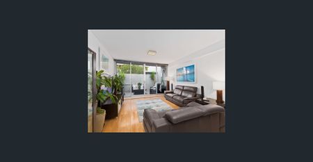 Stylish Modern Apartment with Private Courtyard - Photo 3