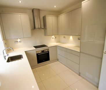 Elm Close, Harrow - Photo 2
