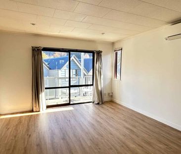 Modern apartment with mountain views - Photo 5