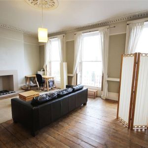 House to rent - Photo 2