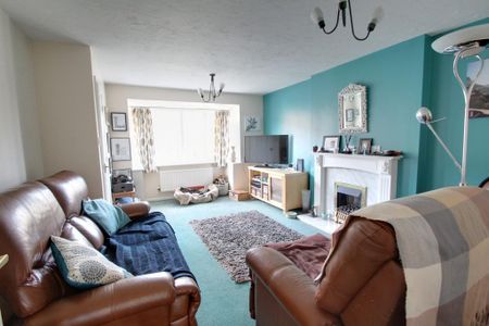 3 bedroom detached house to rent - Photo 3