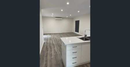 Modern 3‑Bedroom Townhouse in Prime Seaford Location - Photo 5