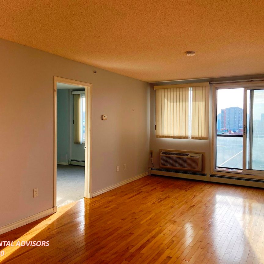 COZY 2 BED, 1 BATH, 6TH FLOOR APARTMENT WITH AN ASSIGNED PARKING STALL IN DOWNTOWN - Photo 1