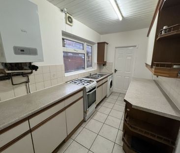 3 Bedroom Terraced - Photo 2