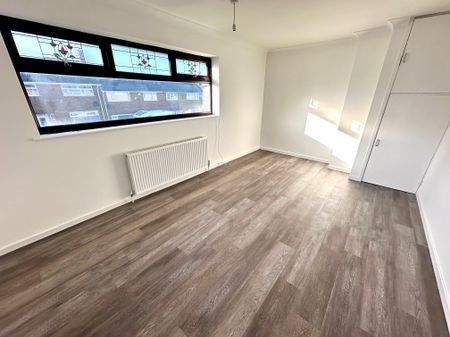 Big Meadow Road, Wirral - Photo 4