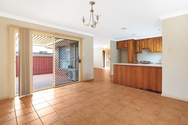 3 bedroom villa short walk from Wollongong's CBD, shopping centre, public transport - Photo 1