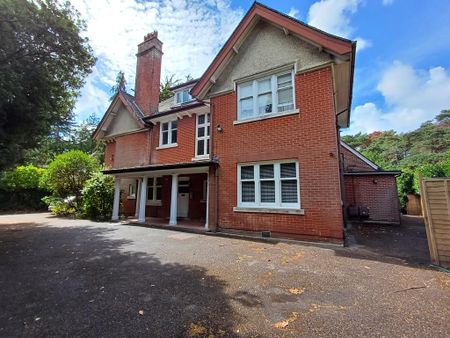 2 bedroom ground floor flat to rent - Photo 4