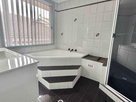 Renovated & Ready to call Home . - Photo 3