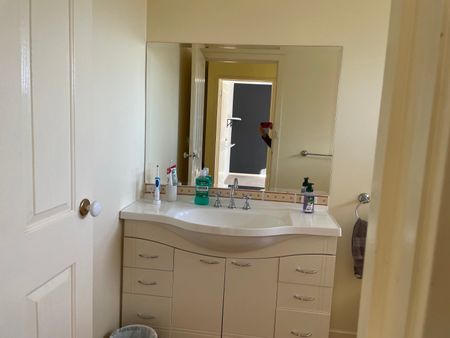 Cranbourne East - Photo 5