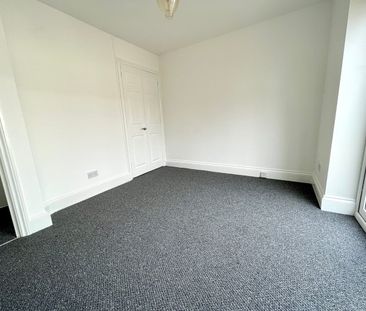 2 Bed Flat, Belton Road, BS5 - Photo 3