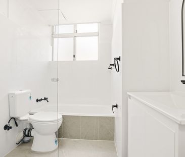 Air-Conditioned Two-Bedroom Unit with Laminate Timber Flooring, Sin... - Photo 6