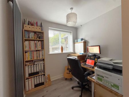 3 bedroom mews to rent - Photo 2