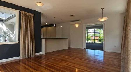 Charming 4BR Home w/ Pool & Spa - Photo 4