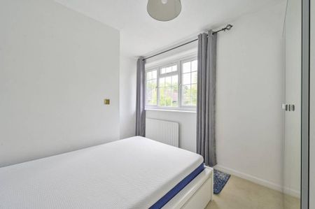 3 bedroom end of terrace house to rent - Photo 2