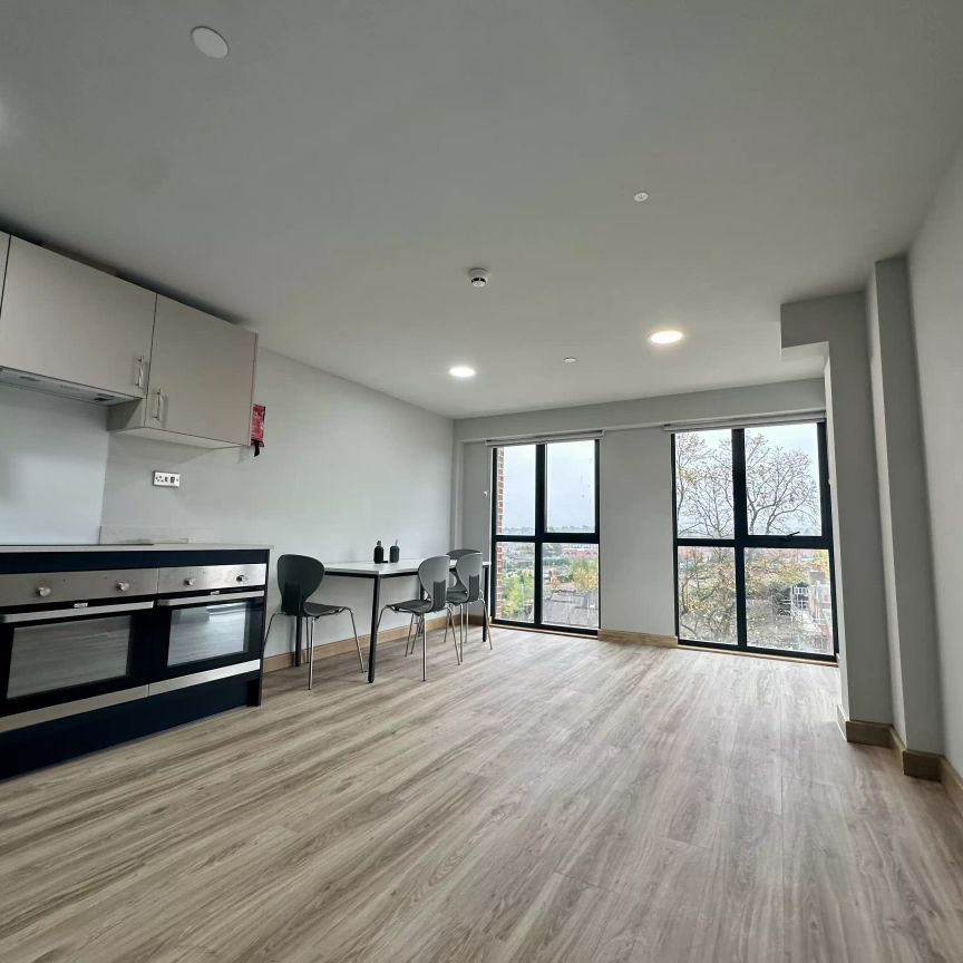 5 Bed Cluster Flat - Photo 1