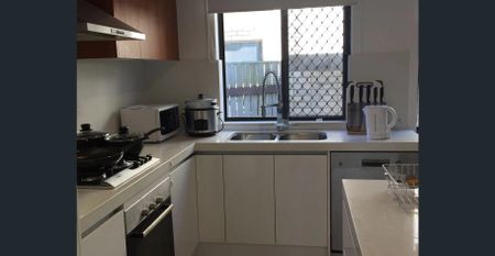 Fully furnished room with Queen size bed and ducted air condition in a good location of Sunnybank - Photo 3