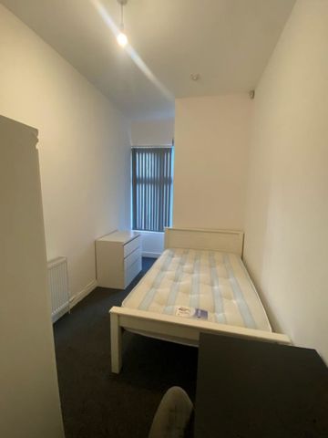 Park Road, Coventry - - Photo 2