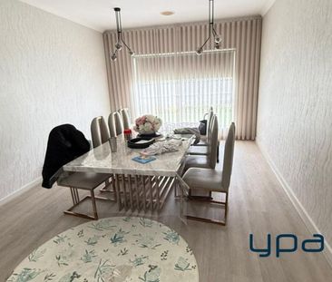 A Park-Facing Residence Offering Space and Elegance !! - Photo 3