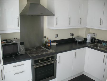 2 Bed Apartment - Photo 4