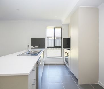 Spacious 3-Bedroom Duplex with an Impressive Backyard - Photo 3