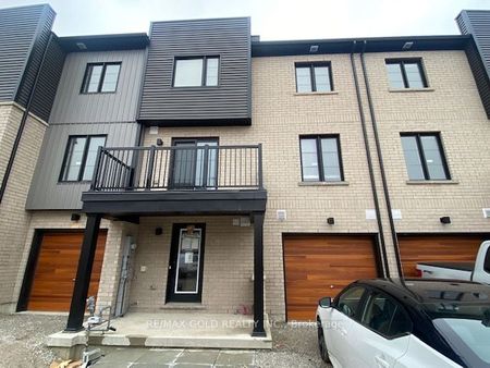 Townhouse For Lease | S8057608 - Photo 3