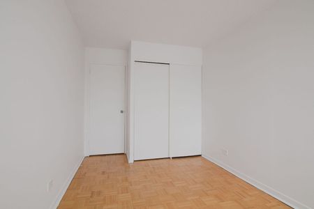1975 Maisonneuve Blvd West, Montréal, QC - Photo 4