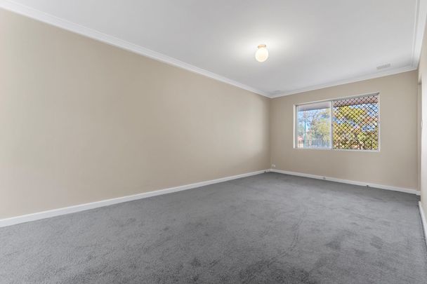 Freshly Renovated Top-Floor Retreat in Leafy Maylands - Photo 1