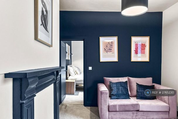 1 bedroom in a house share to rent - Photo 1