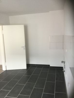 ** Modernisierte 2-Zi-Wohnung in Essen-Holsterhausen sucht neuen Mieter ** - Photo 1