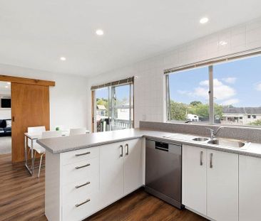 Spacious two bedroom modern flat in Browns Bay - Photo 2