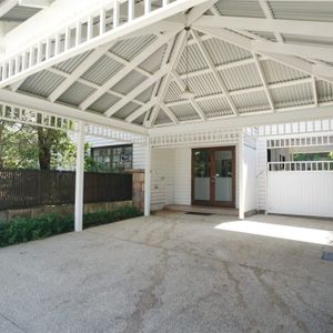 Stunning home - Photo 2