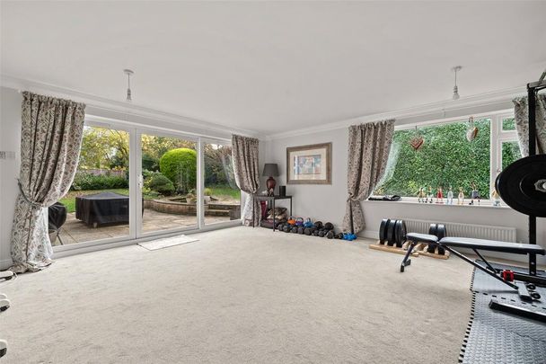 5 bedroom detached house to rent - Photo 1