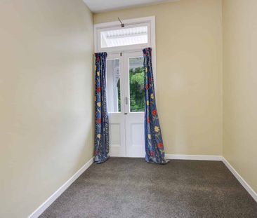 Tidy Flat Close To Town - Photo 4