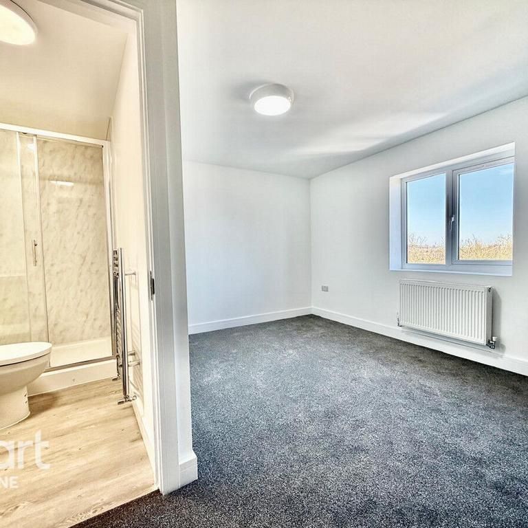 1 bedroom in a house share to rent - Photo 1