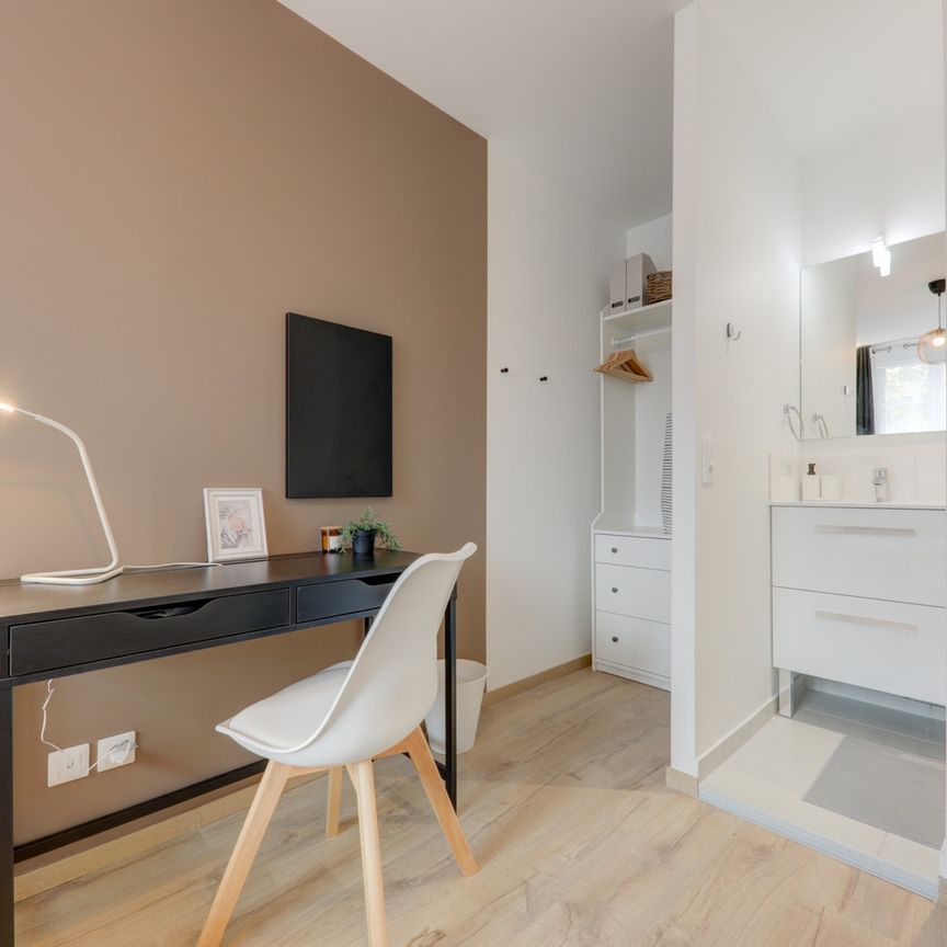 VIENNE P Roommate 3 Bedrooms at Lyon 8e - Photo 1