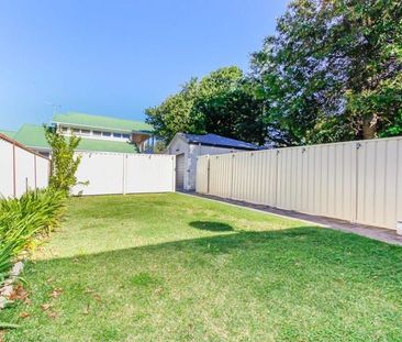 Four Bedroom Modern Home - Photo 2