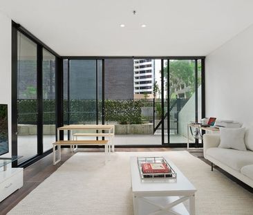 This apartment is sure to impress!!! - Photo 2