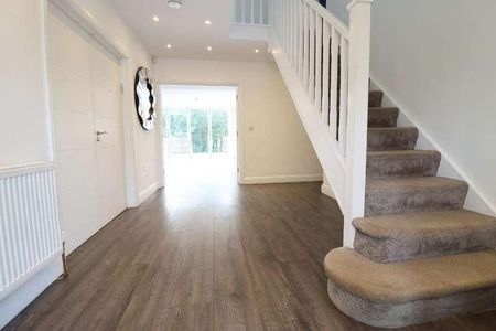 Edgwarebury Lane, Edgware, Middlesex, HA8 - Photo 3