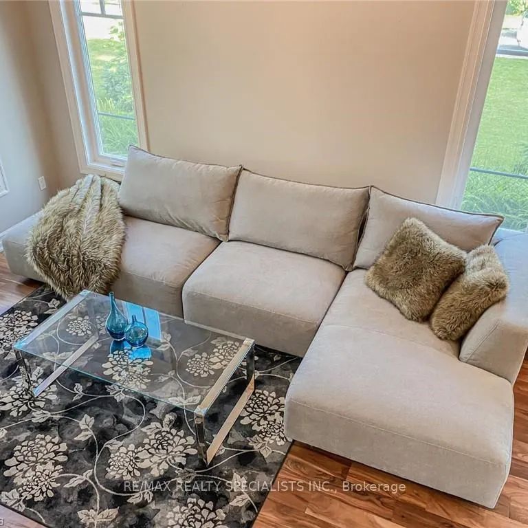 231 ROSEWOOD AVENUE - Photo 1