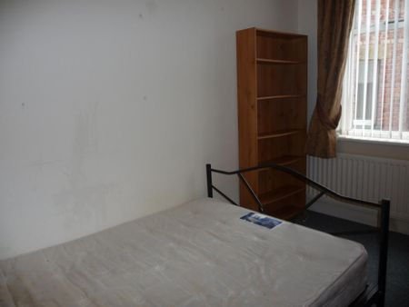 2 bedroom ground floor flat to rent - Photo 3