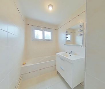 Location Appartement 3 pièces 76m² ROMANS SUR ISERE 26100 - Photo 3