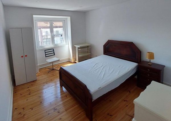 Quartos na Amadora frente a Estacao de Comboios