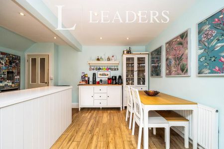 3 bedroom semi-detached house to rent - Photo 3