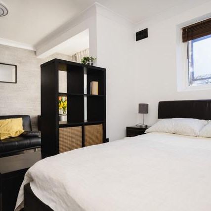 Studio to rent - Photo 1