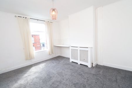 3 bedroom terraced house to rent - Photo 2