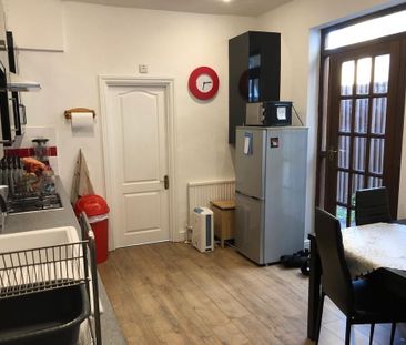 1 Bed Flat, Fortescue Road, SW19 - Photo 6